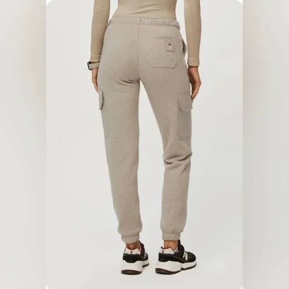 Figs Mandalorian Sweatpants Release XL - Picture 3 of 13